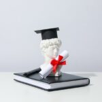 Microcredential vs tradycyjny dyplom: wartość i koszty