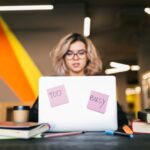 Zatrzymywanie talentów w erze hybrydowej pracy – strategie employer brandingowe
