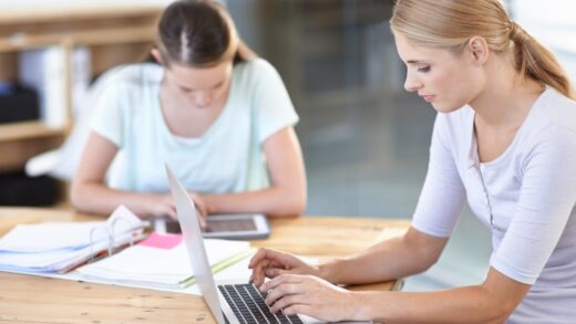 Najciekawsze programy reskillingowe w polskich uczelniach i na platformach online